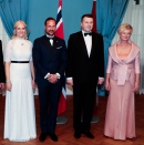 Crown Prince Haakon and Crown Princess Mette-Marit, President Raimonds Vējonis and First Lady Iveta Vējone, Ambassador Steinar Egil Hagen and Mrs Rita Hagen gathered for dinner. Photo: Lise Åserud / NTB scanpix 